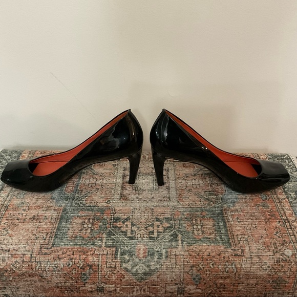 Gorgeous SZ9 Via Spiga NEW Black Patent Leather Peep Toe 3” Heels 🌺 - Picture 2 of 8